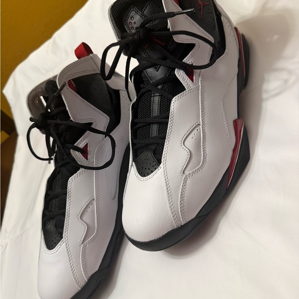 Nike Air Jordan True Flight White Varsity Red Black Chicago NBY 342964-160 - Picture 3 of 8